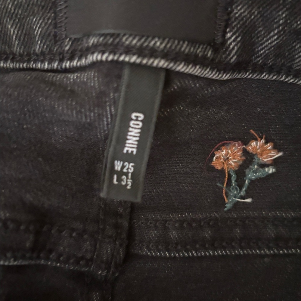 Driftwood Connie Black Denim Floral Embroidered Cutoff Shorts boho/festival 25 - Picture 8 of 8